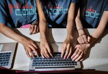 Why does the number of women who are interested in computer science gradually decrease?