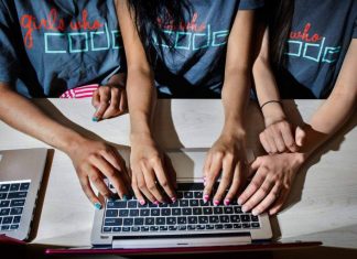 Why does the number of women who are interested in computer science gradually decrease?